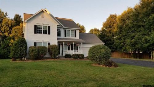 17 Goldfield Ln, Schenectady, NY 12148-1527