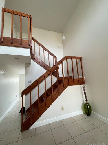 7065 173rd Dr, Hialeah, FL 33015-4084