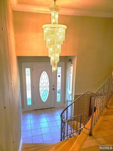 550 Franklin Ave, Franklin Lakes NJ  07417-2512 exterior