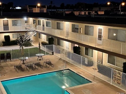 25925 Narbonne Ave, Lomita, CA 90717-3068
