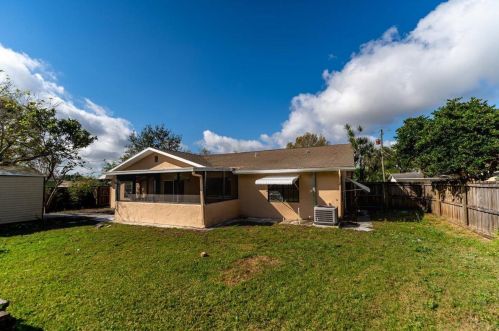 161 Curtis St, Fort Pierce FL  34983-1628 exterior