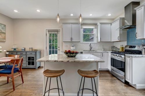 380 Summit Ave, Mount Vernon NY  10552-2206 exterior