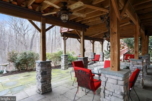 5550 Wide Oak Ct, Woodbridge VA  22192-6036 exterior