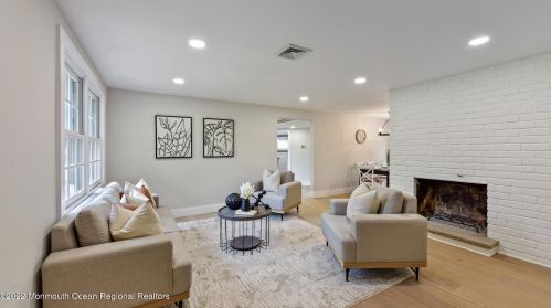 95 Roosevelt Cir, Tinton Falls NJ  07701-5824 exterior