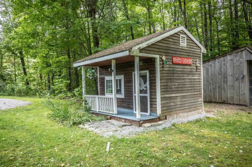 39 Forest Rd, Weare, NH 03281-5813