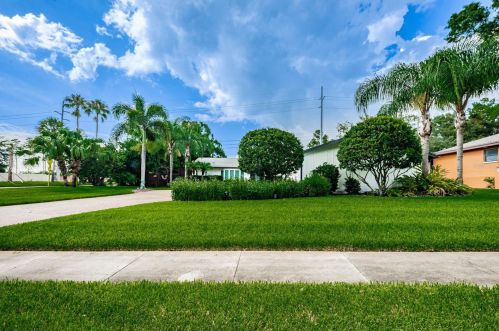5 Pinewood Ter, Palm Harbor, FL 34683-2927