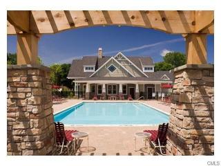 86 Lawrence Ave, Danbury, CT 06810-5181