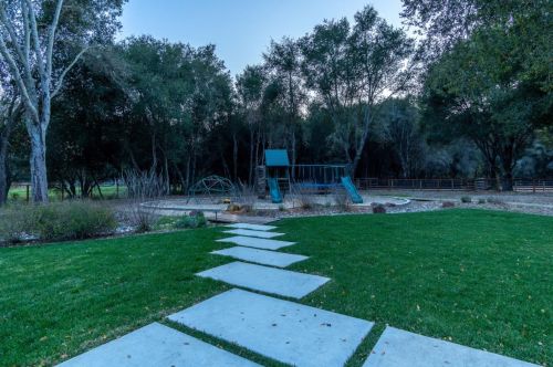 10555 Watsonville Rd, Gilroy CA  95020-9433 exterior