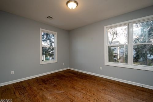 9 Pomander Walk, Nutley NJ  07110-2421 exterior