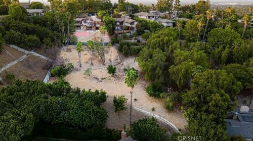 16838 Oak View Dr, Van Nuys CA  91436-3240 exterior