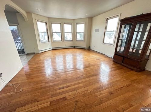 81 Paterson Ave, Paterson NJ 07522-1435 exterior