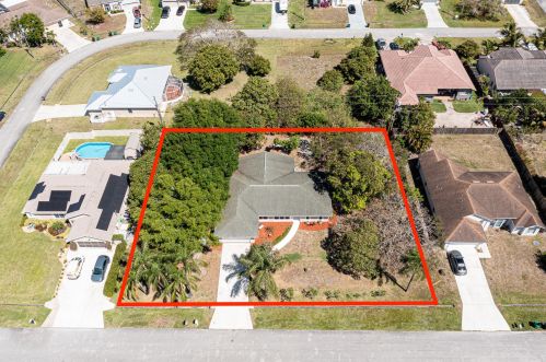749 Mccracken Ave, Fort Pierce, FL 34953-3977