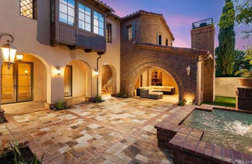 2 Morning Lgt, Newport Beach, CA 92657-1654