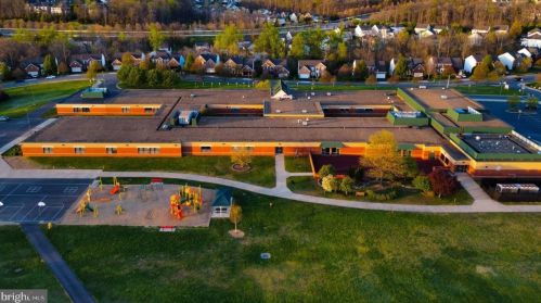 43350 Coton Commons Dr, Leesburg VA  20176-1663 exterior