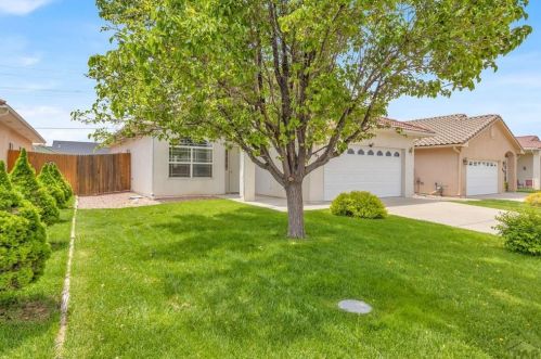 4824 Applecrest Dr, Pueblo, CO 81005-5564