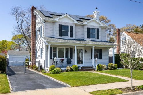 156 Grove Ave, Canaan Lake, NY 11772-4159