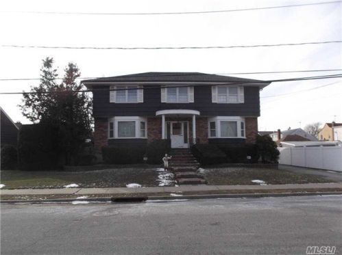 243 Union St, Meadowmere Park, NY 11559-1220