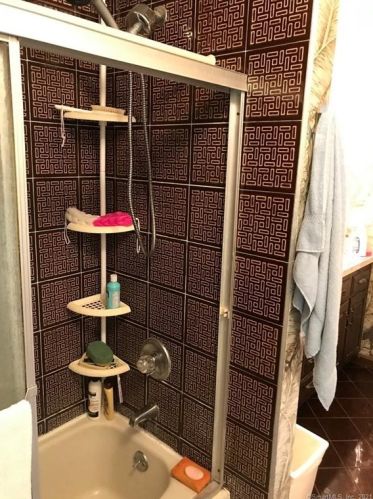 28 Madison St, Plainville CT  06062-1738 exterior