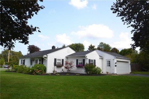 204 Iroquois St, Webster, NY 14580-3513