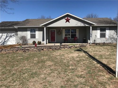300 Finch Ave, Fontana, KS 66026-7568