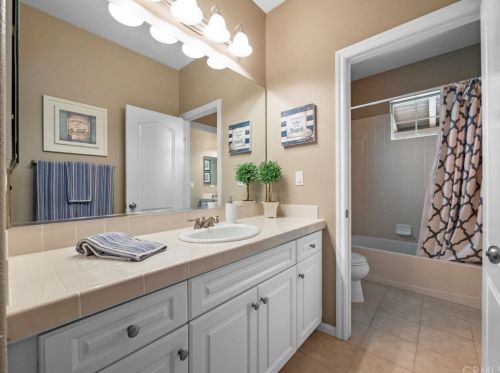 7463 Circulo Sequoia, Carlsbad CA 92009-8467 exterior