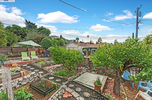 1320 Sandelin Ct, San Leandro CA  94577-3950 exterior