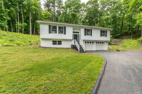 58 Englewood Ter, Mahopac, NY 10541-3906