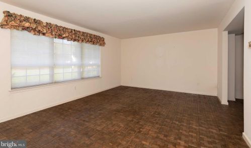 320 Toll Dr, Southampton, PA 18966-3067