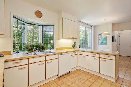 8 Westfield Ln, White Plains NY  10605-5459 exterior