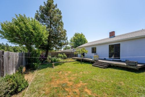 660 Hawthorne Ln, Willits CA  95490-3321 exterior
