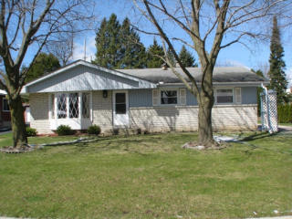 131 Glenowen Dr, Chenequa, WI 53029-2219
