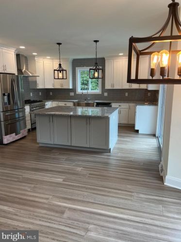 3222 Sarum Farm Ln, Boothwyn, PA 19060-2258