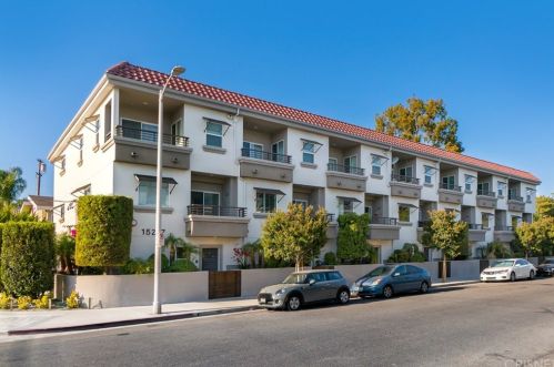 15237 Weddington St, Van Nuys CA  91411-3946 exterior