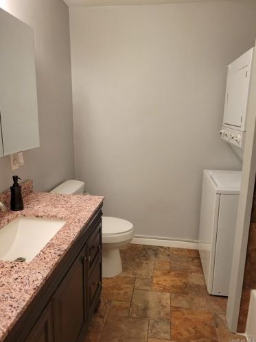 75 Poplar Ln, Middletown NY  10941-1305 exterior