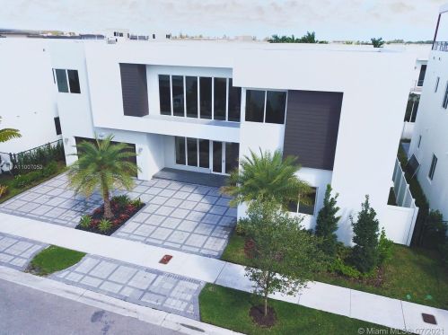 7509 103rd Pl, Miami, FL 33178-2948