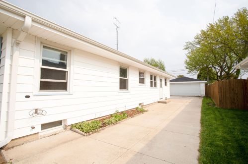 2003 21st St, Kenosha, WI 53140-1874