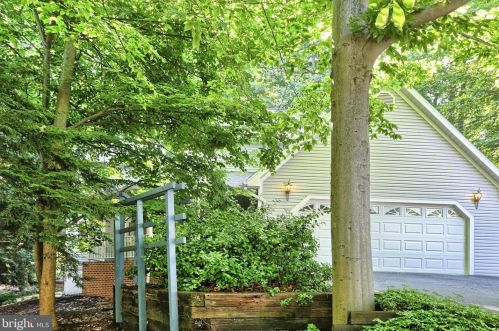 815 Verden Dr, Hummelstown, PA 17036-9700