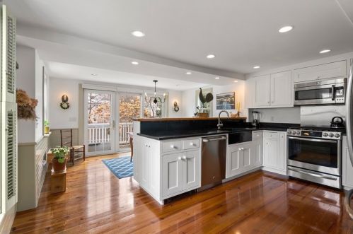 52 Church St, Dedham MA  02026-4340 exterior