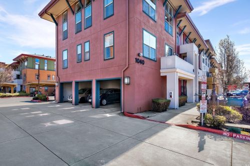 1040 Campoy St, Santa Rosa, CA 95407-2557