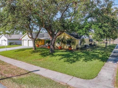 1018 Hemingway Dr, Deltona, FL 32725-6516