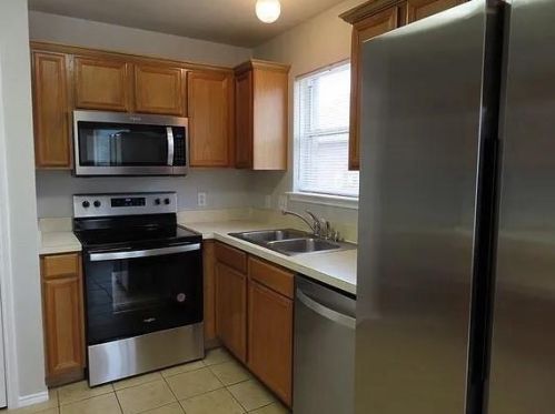 748 Bur Oak Dr, Burleson, TX 76028-7053