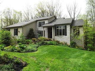 3910 Westwood Dr, Medina, OH 44256-8455