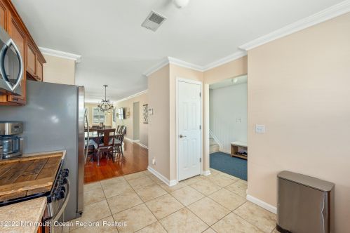 204 Hudson Ave, Middletown NJ  07748-5531 exterior
