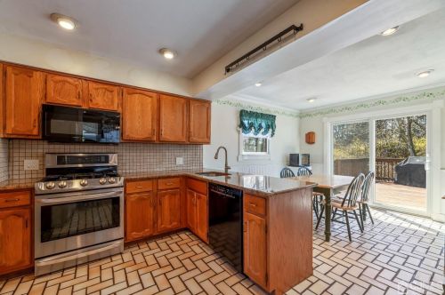 2 Perry Rd, East Brunswick NJ  08816-1324 exterior