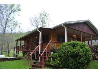 114 Trout Pond Rd, Bakersville, NC 28705-7774