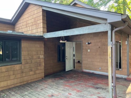 11 Hamilton Ter, Berkeley Heights NJ  07922-2035 exterior