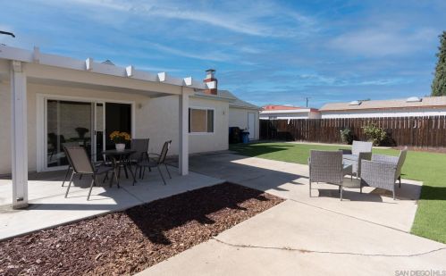 4659 Berwick Dr, San Diego CA 92117-4233 exterior