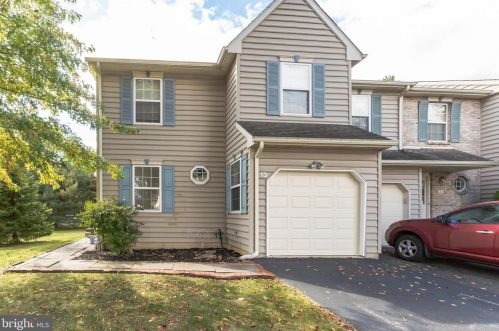 13 Village Ct, Wilmington, DE 19805-1958