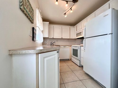70 Kingswood D, West Palm Beach, FL 33417-7724