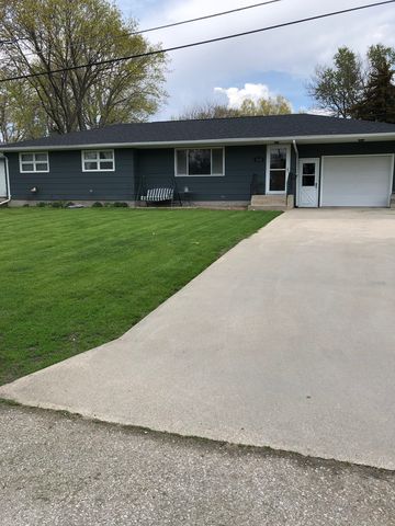 1118 5th Ave, Wieston, IA 50563-5004